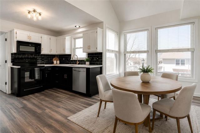 824 S Elk Lane, Bonner Springs, KS 66012