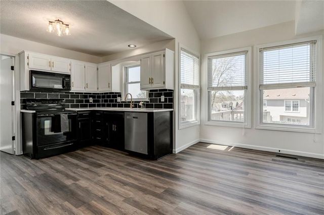 824 S Elk Lane, Bonner Springs, KS 66012