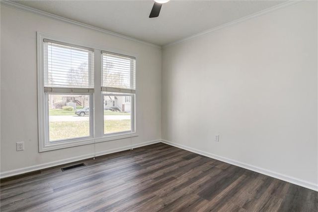 824 S Elk Lane, Bonner Springs, KS 66012