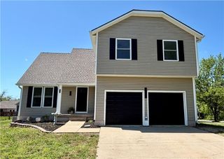 824 S Elk Lane, Bonner Springs, KS 66012