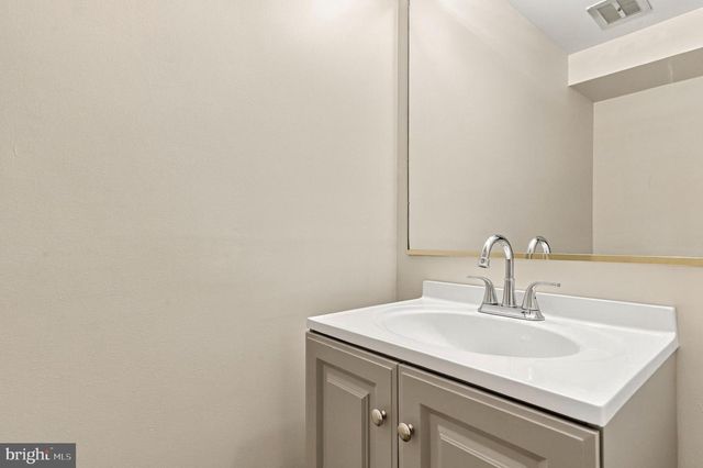 8164 INVERNESS RIDGE RD, Potomac, MD 20854