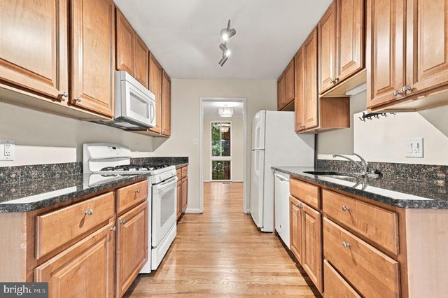8164 INVERNESS RIDGE RD, Potomac, MD 20854