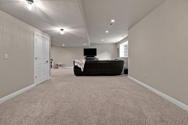 N67W34390 Jorgenson WAY, Oconomowoc, WI 53066