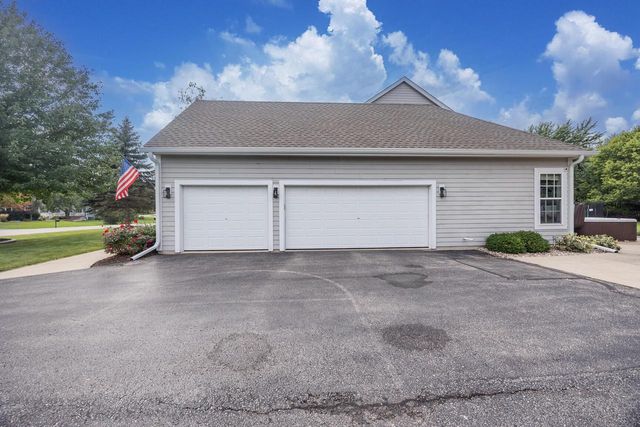 N67W34390 Jorgenson WAY, Oconomowoc, WI 53066