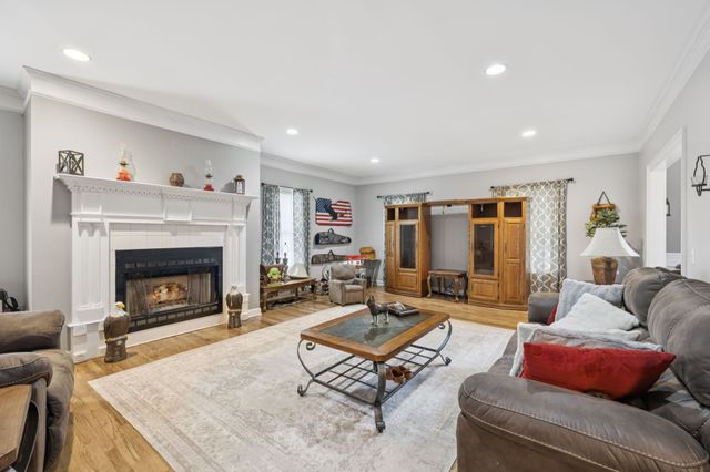 33 Bishop Rd, Lawrenceburg, TN 38464