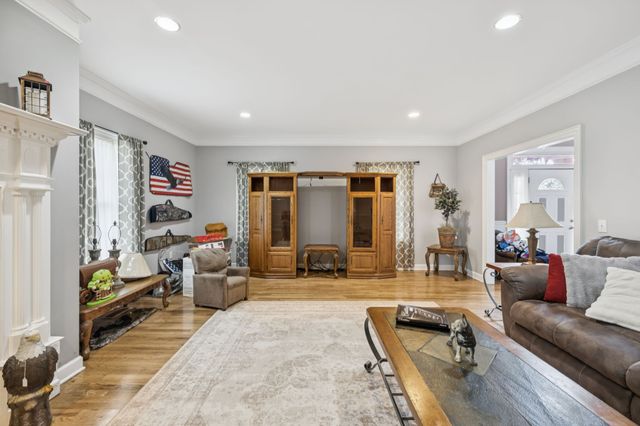 33 Bishop Rd, Lawrenceburg, TN 38464