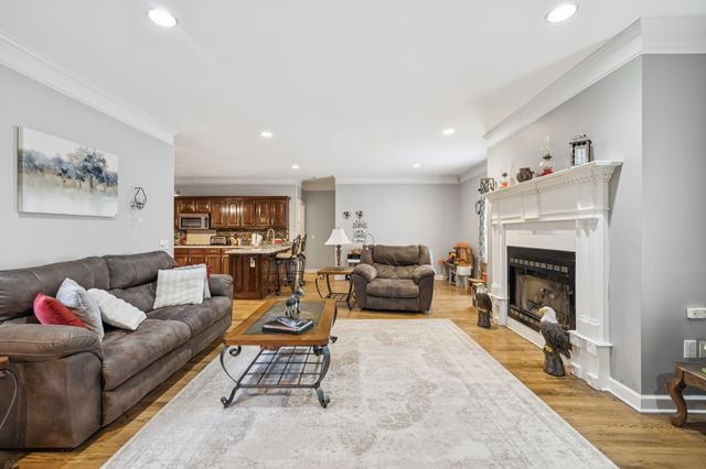 33 Bishop Rd, Lawrenceburg, TN 38464