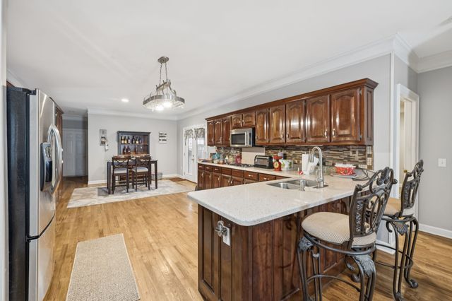 33 Bishop Rd, Lawrenceburg, TN 38464