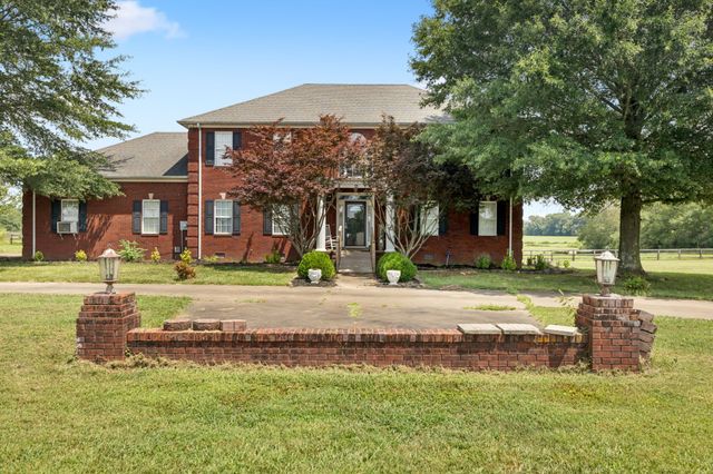 33 Bishop Rd, Lawrenceburg, TN 38464