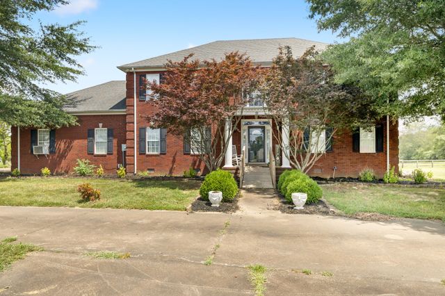 33 Bishop Rd, Lawrenceburg, TN 38464