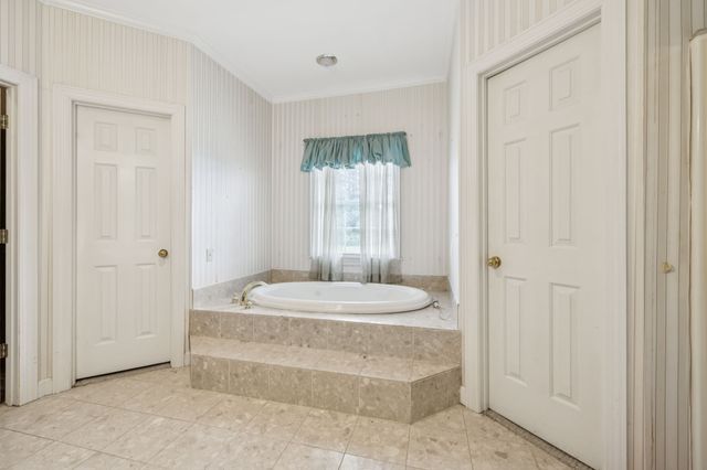 33 Bishop Rd, Lawrenceburg, TN 38464