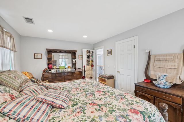 33 Bishop Rd, Lawrenceburg, TN 38464