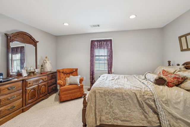 33 Bishop Rd, Lawrenceburg, TN 38464