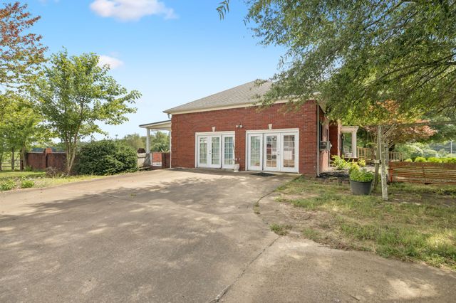 33 Bishop Rd, Lawrenceburg, TN 38464