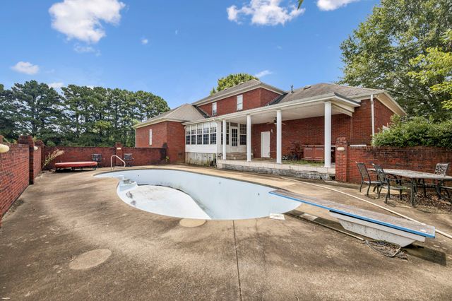 33 Bishop Rd, Lawrenceburg, TN 38464