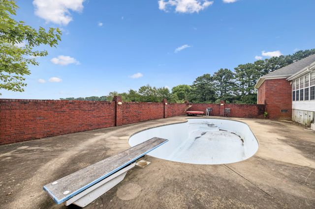 33 Bishop Rd, Lawrenceburg, TN 38464