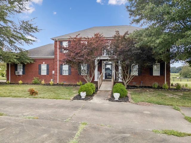 33 Bishop Rd, Lawrenceburg, TN 38464