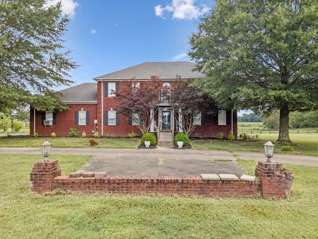 33 Bishop Rd, Lawrenceburg, TN 38464