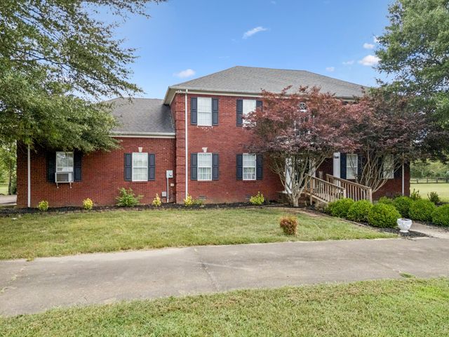 33 Bishop Rd, Lawrenceburg, TN 38464