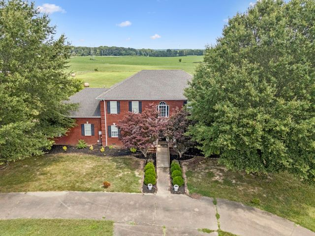 33 Bishop Rd, Lawrenceburg, TN 38464