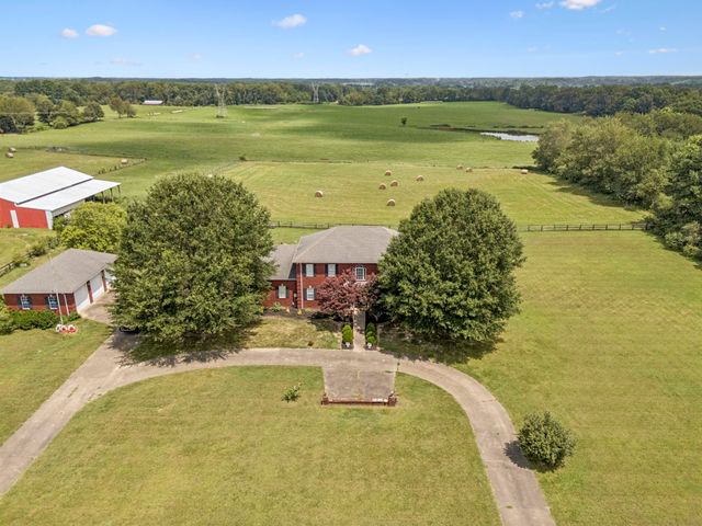 33 Bishop Rd, Lawrenceburg, TN 38464