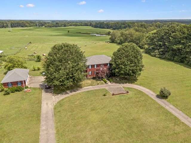 33 Bishop Rd, Lawrenceburg, TN 38464