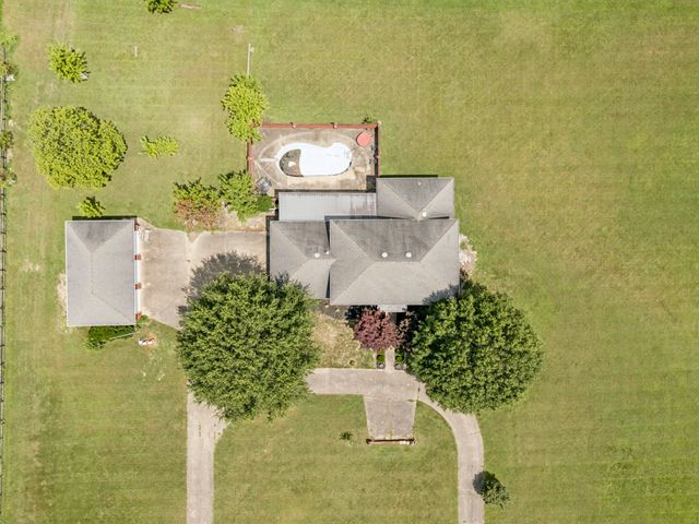 33 Bishop Rd, Lawrenceburg, TN 38464