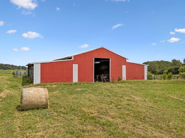 33 Bishop Rd, Lawrenceburg, TN 38464