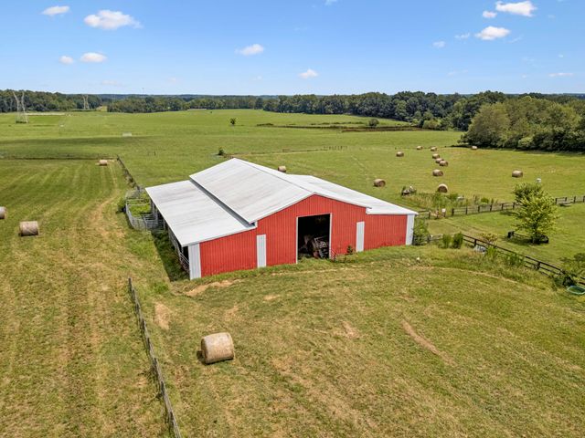 33 Bishop Rd, Lawrenceburg, TN 38464