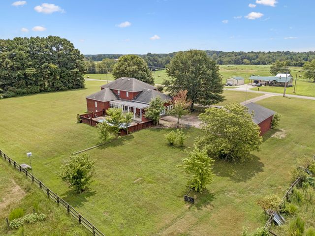 33 Bishop Rd, Lawrenceburg, TN 38464