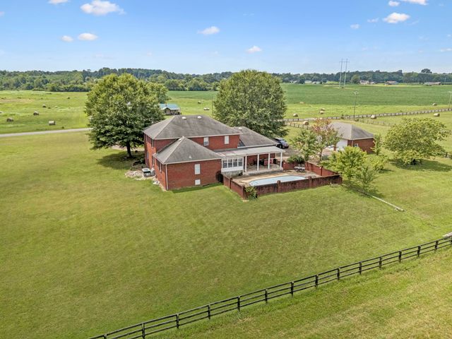 33 Bishop Rd, Lawrenceburg, TN 38464