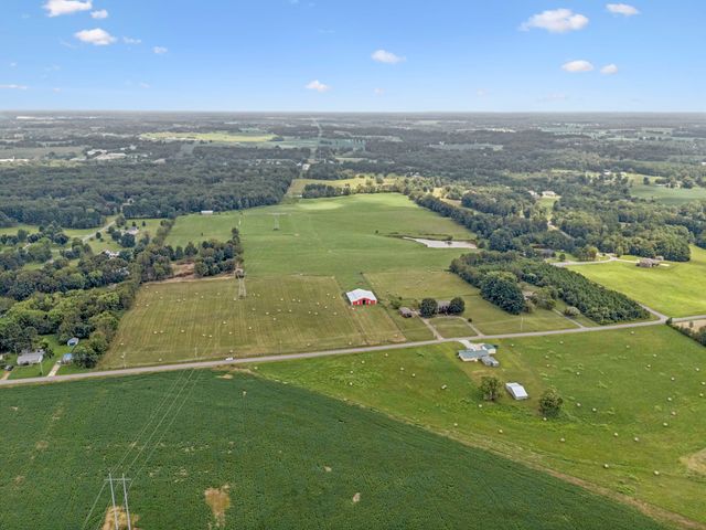 33 Bishop Rd, Lawrenceburg, TN 38464