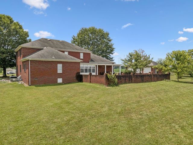 33 Bishop Rd, Lawrenceburg, TN 38464