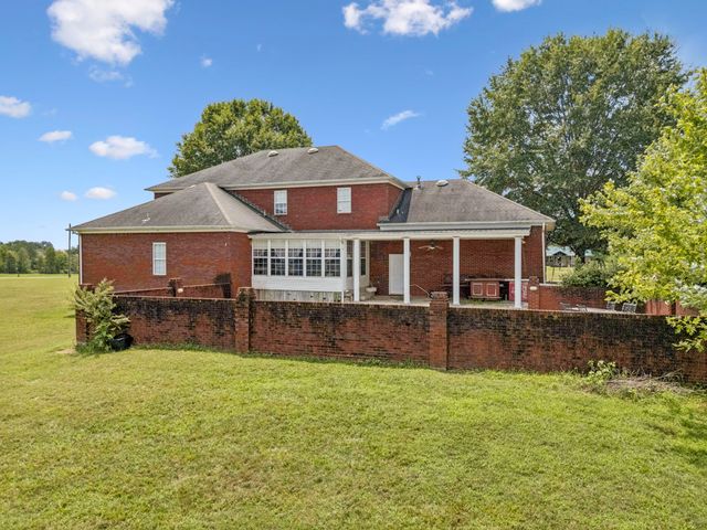 33 Bishop Rd, Lawrenceburg, TN 38464