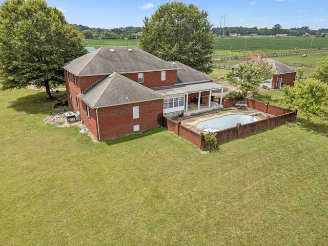 33 Bishop Rd, Lawrenceburg, TN 38464