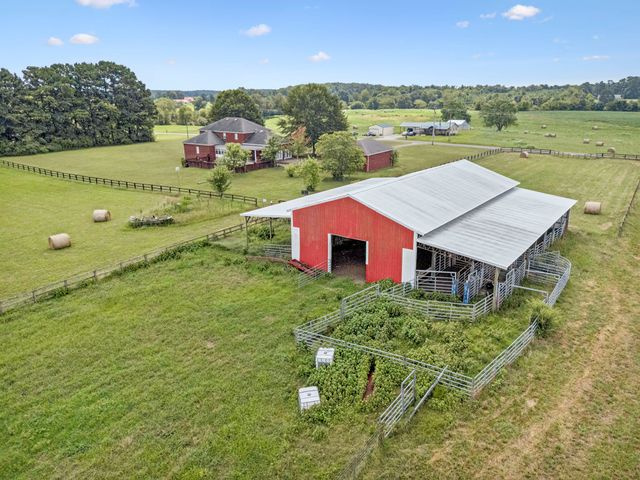 33 Bishop Rd, Lawrenceburg, TN 38464