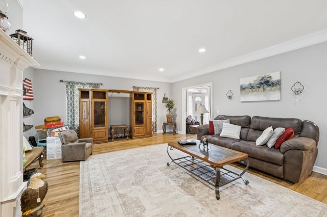 33 Bishop Rd, Lawrenceburg, TN 38464