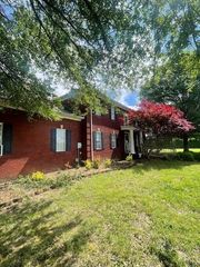 33 Bishop Rd, Lawrenceburg, TN 38464