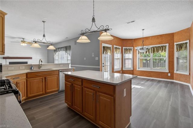 2162 Seastone TRCE, Chesapeake, VA 23321