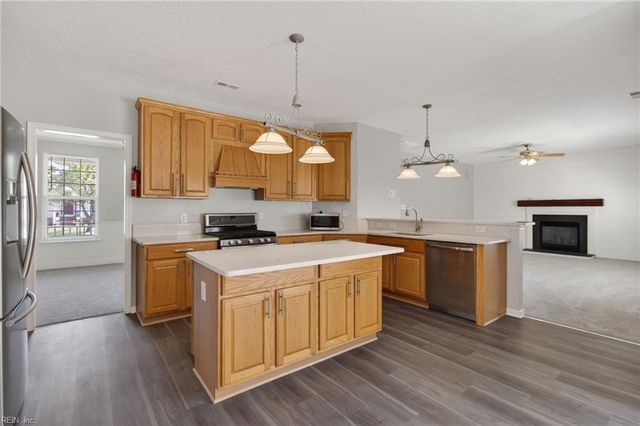 2162 Seastone TRCE, Chesapeake, VA 23321