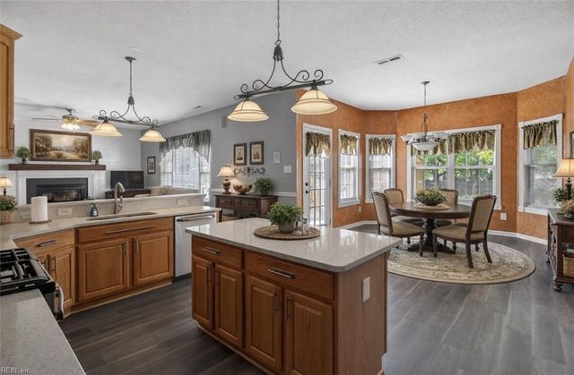 2162 Seastone TRCE, Chesapeake, VA 23321