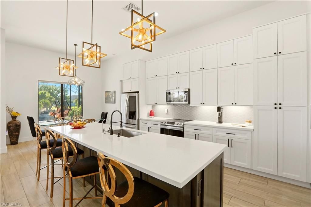 Image 12 of property listing at 3325 SW 8th CT, Cape Coral, FL 33914
