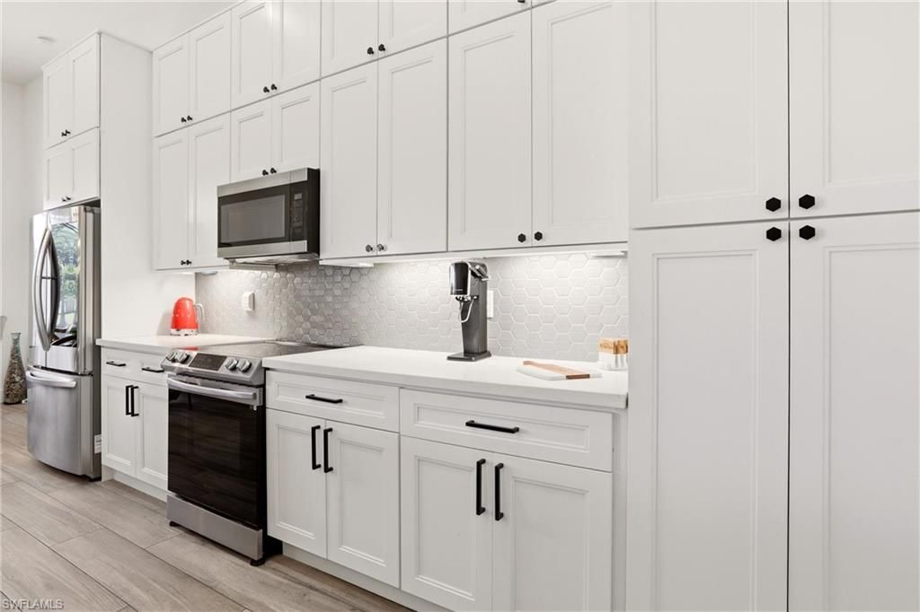 Image 16 of property listing at 3325 SW 8th CT, Cape Coral, FL 33914