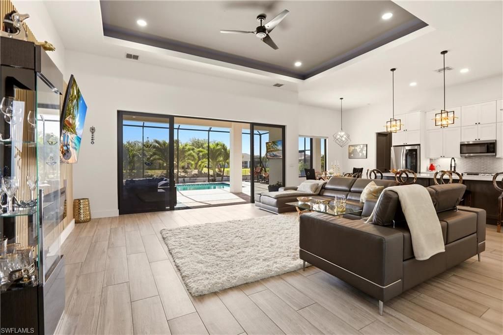 Image 9 of property listing at 3325 SW 8th CT, Cape Coral, FL 33914