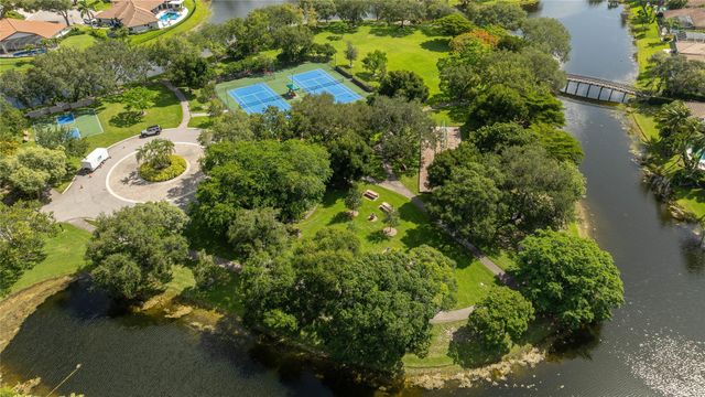 6070 NW 96th Dr, Parkland, FL 33076