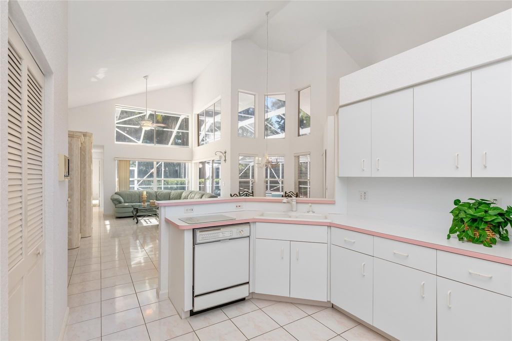 Image 10 of property listing at 6070 NW 96th Dr, Parkland, FL 33076