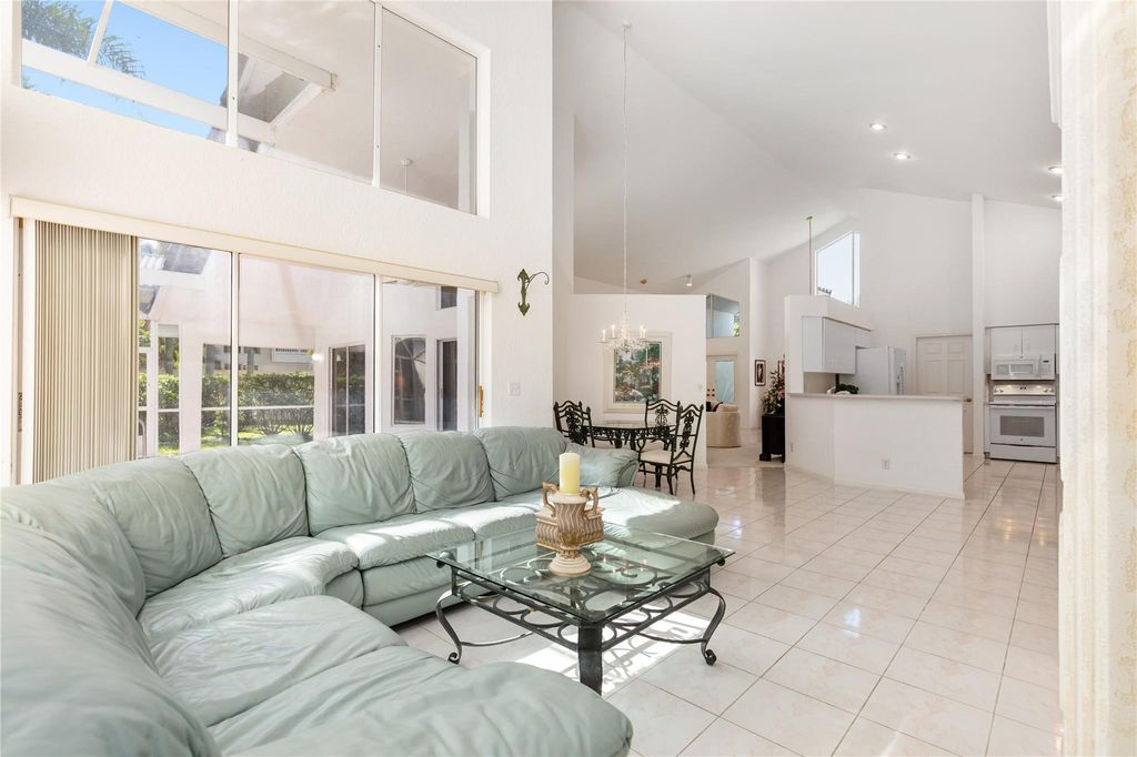 Image 16 of property listing at 6070 NW 96th Dr, Parkland, FL 33076