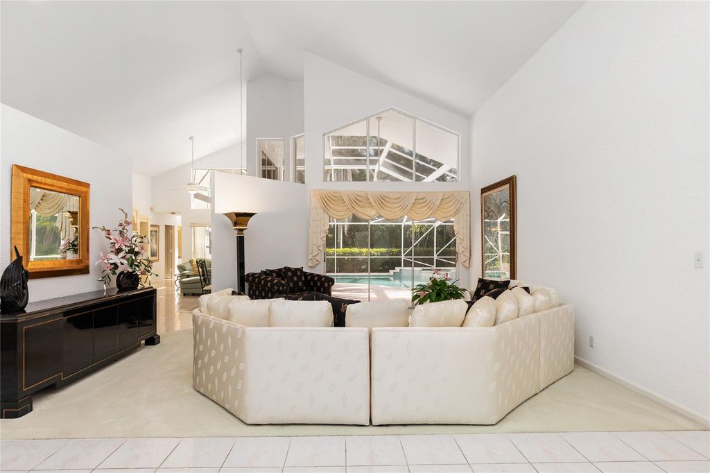 Image 4 of property listing at 6070 NW 96th Dr, Parkland, FL 33076