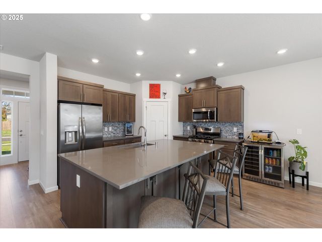 1906 MELODY Way, Longview, WA 98632