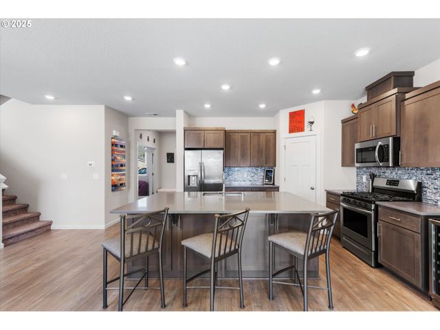 1906 MELODY Way, Longview, WA 98632